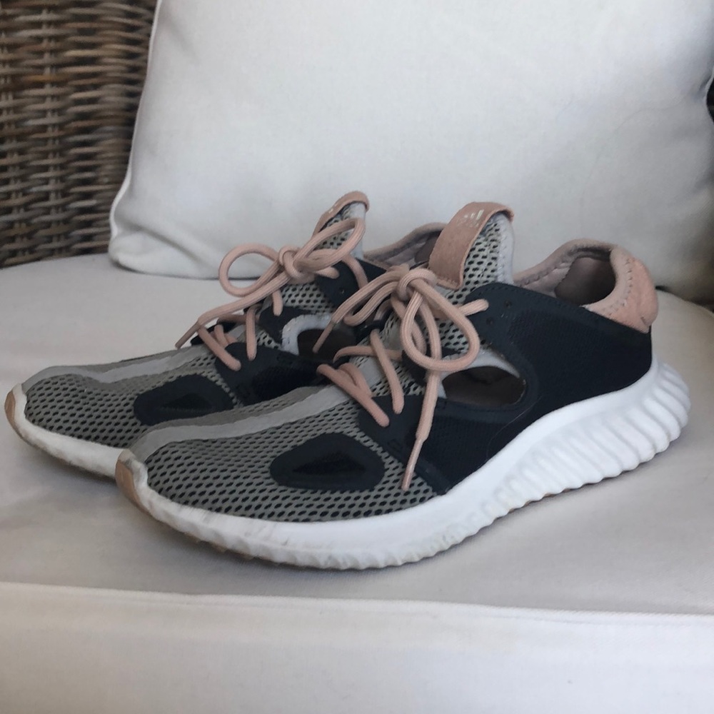 Women’s size 7 Adidas sneaker